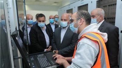 لسرعة إنجاز مشروعات الإشارات..وزير النقل يوجهه بزيادة أطقم المهندسين  والعمال في مواقع العمل 