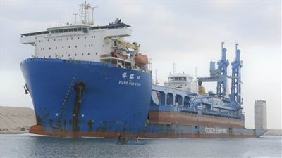 بالصور | الأكبر بالشرق الأوسط.. قناة السويس تشهد عبور السفينة الحاملة للكراكة 