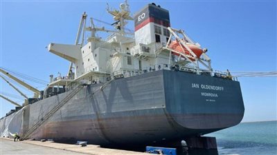 بالصور | لشحن 60 ألف طن كلينكر.. ميناء شرق بورسعيد يستقبل أكبر سفينة صب جاف