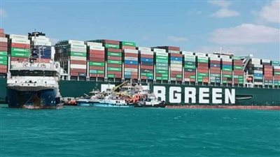 في لافتة إنسانية.. السماح لفردين من طاقم السفينة الجانحة بالمغادرة لظروف شخصية