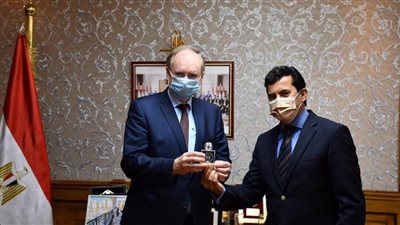 بالصور | صبحي يبحث مع سفير الاتحاد الأوروبي بالقاهرة سبُل التعاون في المجال الشبابي