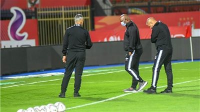  قبل مواجهة سموحة .. موسيماني يتفقد أرضية الملعب