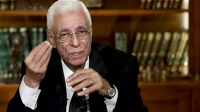 حسام موافي: التدخين أفضل علاج للضغط النفسي (فيديو)