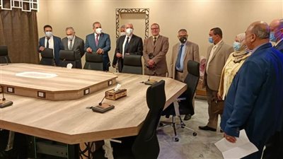 رئيس جامعة الأزهر يفتتح قاعة اجتماعات جديدة بالجهود الذاتية 