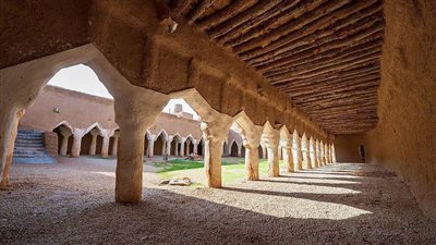 يعود تاريخ إنشائه لأكثر من 550 عامًا .. مسجد الداخلة بالمجمعة من مشروع الأمير محمد بن سلمان لتطوير المساجد التاريخية 