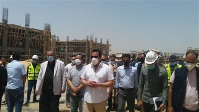 بالصور.. د. خالد عبد الغفار وزير التعليم العالي يتفقد الأعمال الإنشائية بجامعة بنها الأهلية 