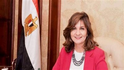 وزيرة الهجرة تنهي أزمة فتاة مصرية عالقة بمطار الدوحة قبل عوتها للقاهرة