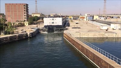 «ميريت»..أول مركب يعبر من هويس قناطر إسنا بعد الافتتاح