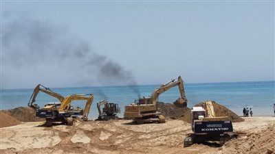 بالصور | لخدمة التجارة بين الشرق والغرب.. الوزير يتفقد أعمال تطوير ميناء السخنة