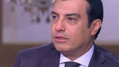 إيهاب توفيق يستعيد ذكريات وفاة والده اختناقًا في شقته (فيديو)