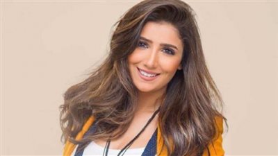 مي عمر: كان نفسي أتولد بدري وأمثل مع عمر الشريف