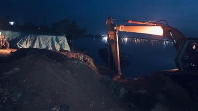 بالصور | الري: إزالة تعد جسيم على نهر النيل بالبحيرة