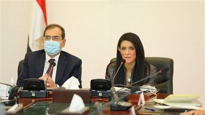 بالصور | الملا: استراتيجية تطوير قطاع البترول والغاز ساهمت في توقيع 98 اتفاقية عالمية 