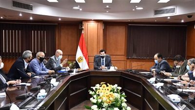 بالصور | وزير الرياضة يناقش ملف استضافة مصر لبطولة العالم للخماسي الحديث