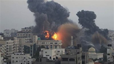 رويترز:غارة إسرائيلية تدمر برجا سكنيا في غزة