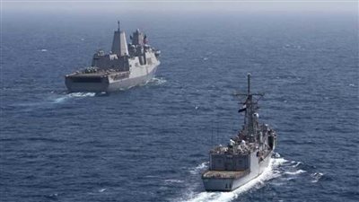 القوات البحرية المصرية والأمريكية تنفذان تدريبًا بحريًا عابرًا بنطاق البحر الأحمر (صور)