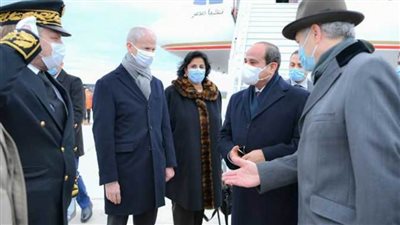 الرئيس السيسي يصل إلى مقر إقامته في باريس