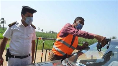 سحب 4050 رخصة سيارة فى 24 ساعة لعدم تركيب الملصق الإلكترونى