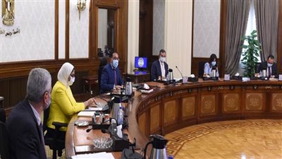 بالصور | الصحة: البدء في تطعيم العاملين في المجمعات الصناعية وأصحاب المعاشات والسجناء