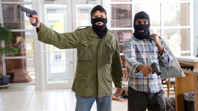 «41 هاتفًا».. القبض على 3 أشخاص سرقوا شركة اتصالات بالسيدة زينب