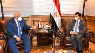 بالصور | وزير الرياضة يلتقي محافظ الوادي الجديد