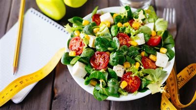 دراسة: أفضل وقت لتناول وجبة العشاء قبل النوم بـ5 ساعات 