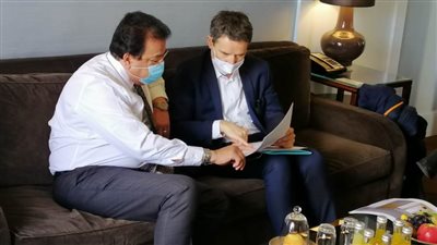 بالصور.. وزير التعليم العالى يناقش خطوات تنفيذ 