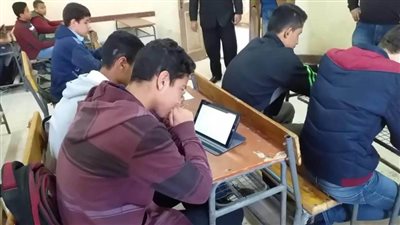 التعليم توجه طلاب الثانوية العامة بتفعيل تطبيق تنويهات على التابلت