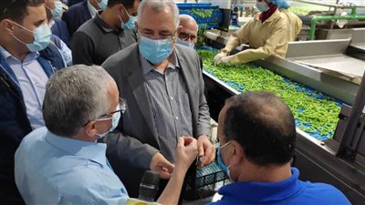 وزير الزراعة ومحافظ بورسعيد يتفقدان مصنع للأعلاف ومزرعة للإنتاح الحيواني والمجزر الآلي ببورسعيد