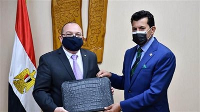 بالصور | وزير الرياضة يبحث مع وفد 