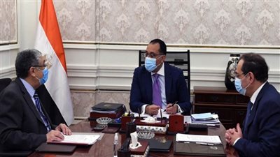 بالصور | مدبولي يتابع موقف مشروعات وزارتي الكهرباء والبترول ضمن 