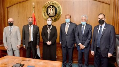 لتوفير احتياجات أسواق دول الخليج.. مصر تدرس إنشاء محور تجاري مع البحرين 