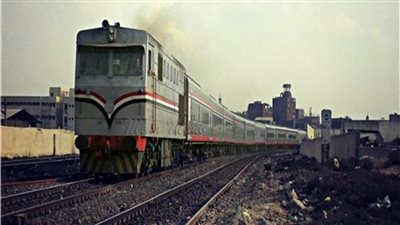 انقلاب عربتى قطار بعد الاصطدام بجرار على خط دمياط- طنطا دون إصابات