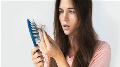 تساقط الشعر بعد الإصابة بكورونا.. طرق للتخلص منه 