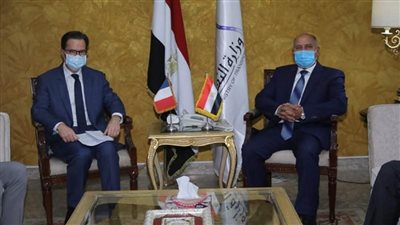 بالصور | الوزير يستقبل السفير الفرنسي بالقاهرة لبحث تدعيم التعاون المشترك