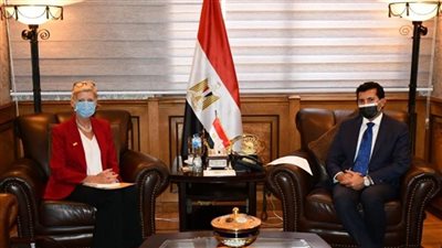 بالصور | وزير الرياضة يلتقي ممثل صندوق الأمم المتحدة للسكان بمصر