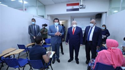 د. خالد عبد الغفار يتابع سير لجان الامتحانات ويشيد بإلتزام الطلاب بالإجراءات الوقائية