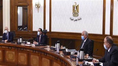 بالصور | رئيس الوزراء يتابع مخططات تطوير الطرق والمحاور المرورية بالجيزة