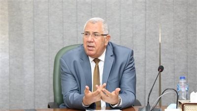 بالصور | وزير الزراعة يبحث تطوير سلاسل القيمة المرتبطة بالألبان