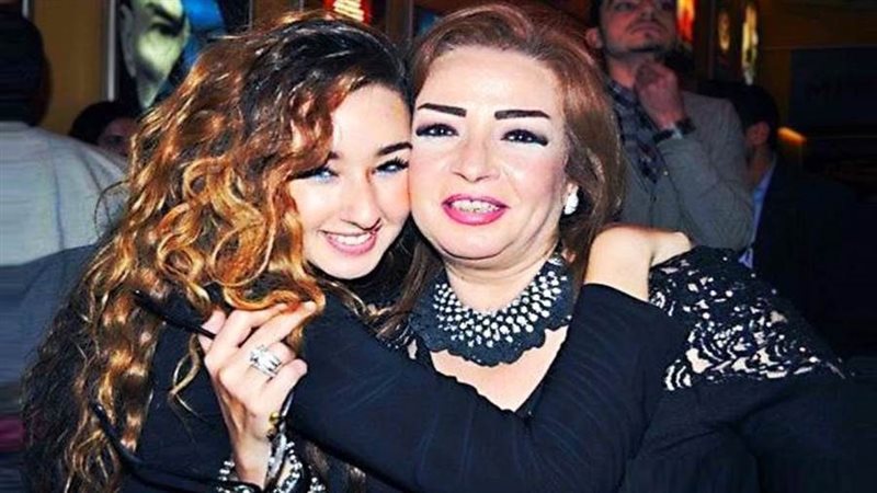 هنا الزاهد ووالدتها