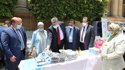 بالصور | وزيرة البيئة تشهد تسليم مستشفيات جامعة القاهرة مستلزمات وأدوات طبية