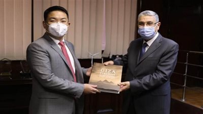 بالصور | وزير الكهرباء يشهد توقيع مذكرة تفاهم مع الرئيس الإقليمي لـ