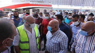بالصور | الوزير يحيل ناظر محطة مصر بالإسكندرية وعدد من مسئولي الحجز للتحقيق الفوري