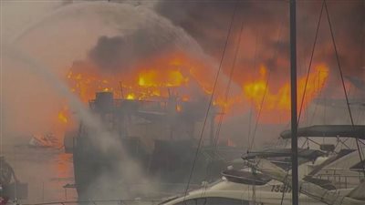 اعصار التيفون يتسبب في حريق هائل يلتهم 16 سفينة بهونج كونج