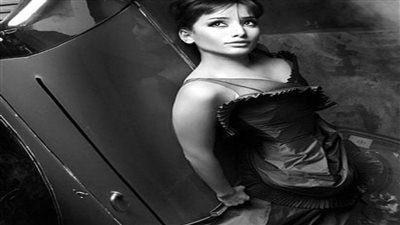 النجمة زينة تتألق وتبهر جمهورها بجلسة تصوير 