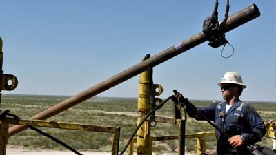 الذهب الأسود يواصل الارتفاع بعد بيانات أمريكية 