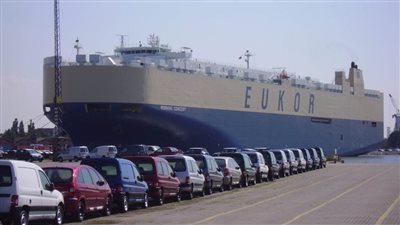 قناة السويس تقرر منح بعض حاملات السيارات تخفيضًا 5% على رسوم العبور