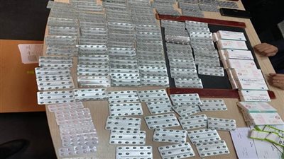 جمارك مطار القاهرة تضبط أقراصا مخدرة في حقائب راكب مصري