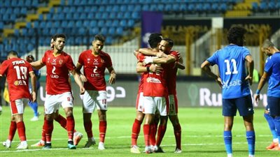 قطار الأهلي يدهس سموحة برباعية في الدوري 