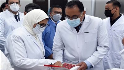 بالصور | رئيس الوزراء يشهد إنتاج أول مليون جرعة من لقاح كورونا المصنع محليا بـ